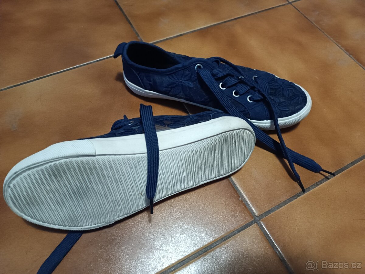 Tenisky, kecky krajkové modré dívčí 38 - 11