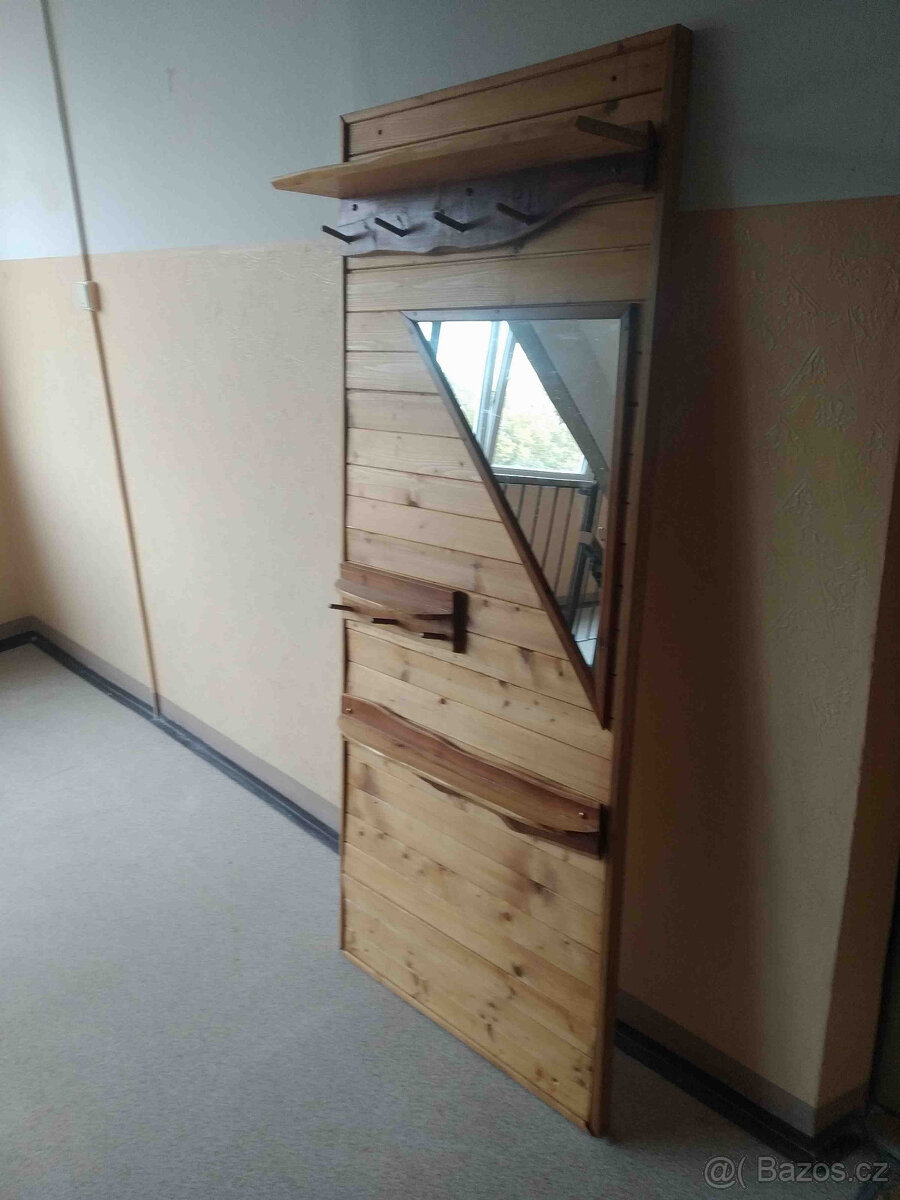 Předsíňová stěna,přírodní lakované dřevo se zrcadlem 174x70 - 11