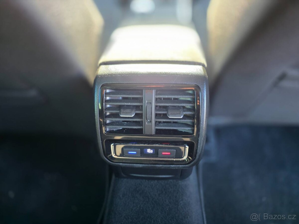 Volkswagen Passat Variant 1.5 TSI Comfortline DSG - 11