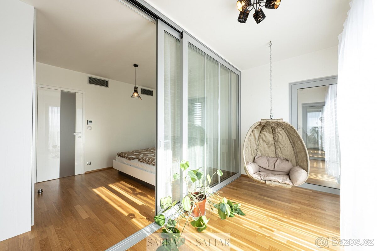 Pronájem krásného, světlého bytu 4+kk 116m2 plus zimni zahr - 11