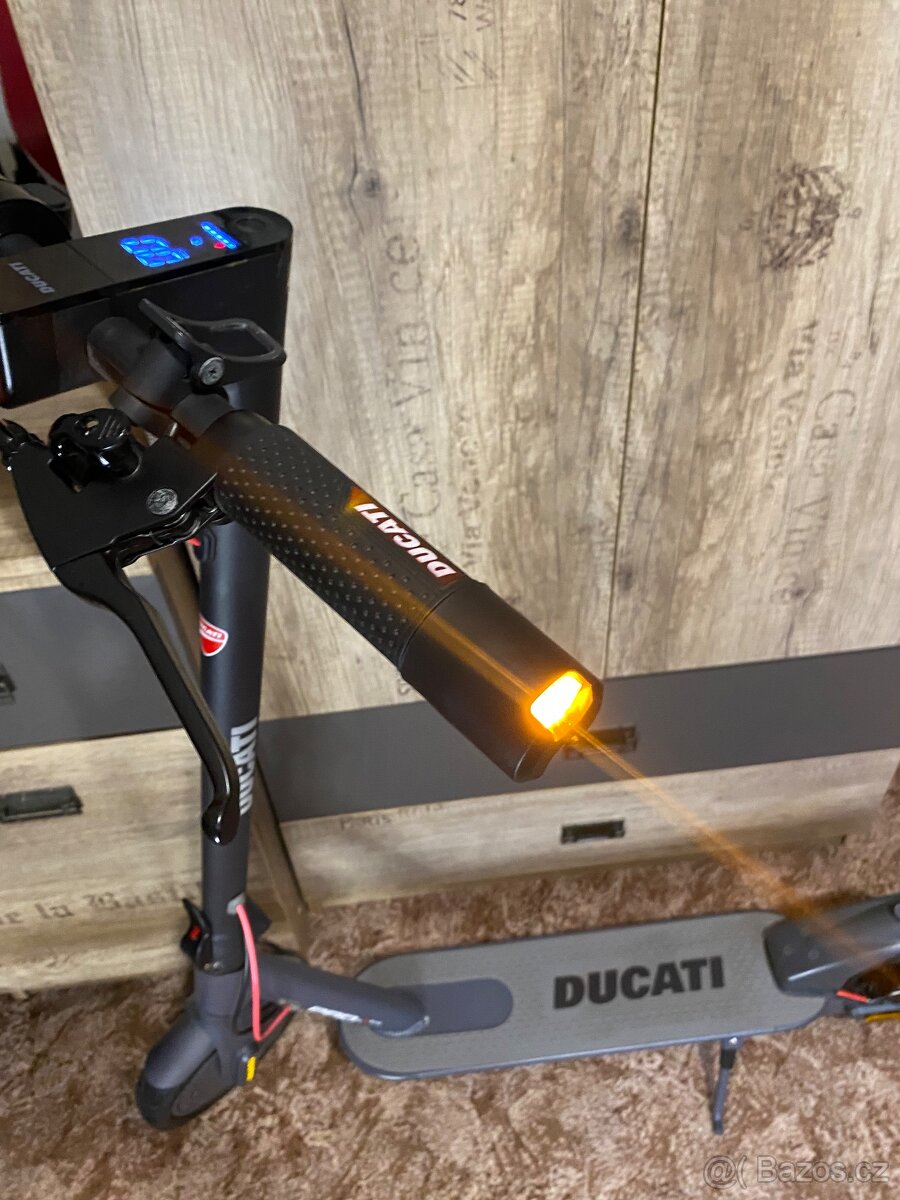 Elektrokoloběžka Ducati PRO-I EVO - 11