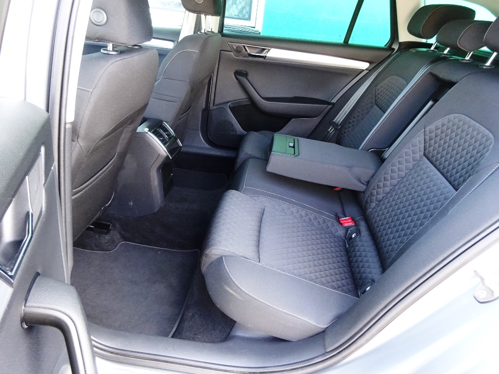 SUPERB COMBI III FC Bussines 2,0 TDI 110kW + 7st. DSG-1.Maj. - 11