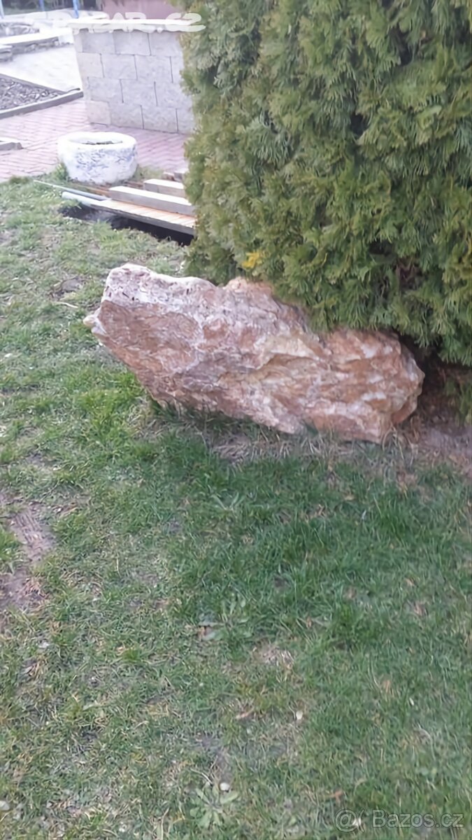 OKRASNÝ SOLITÉR - 11