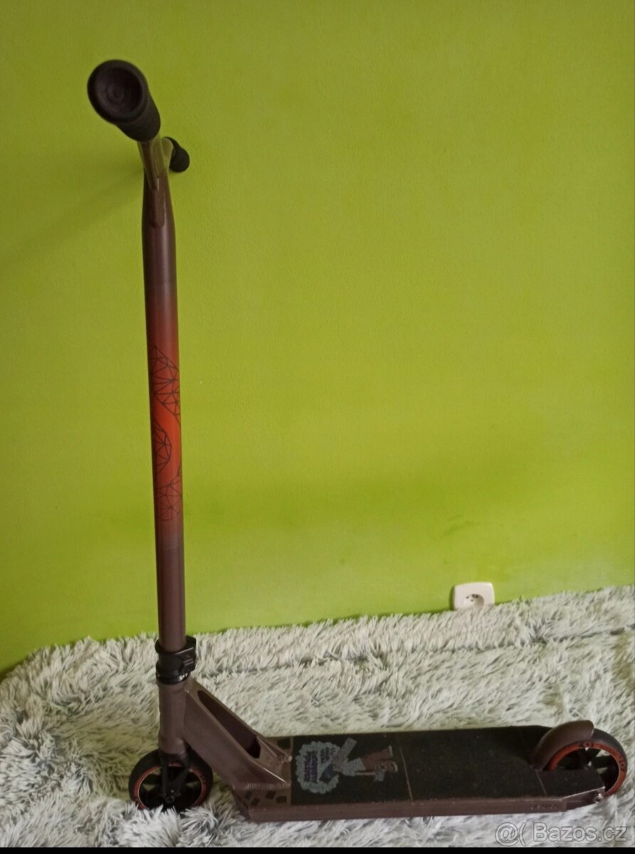 Freestylová koloběžka District HTS Grey - 11