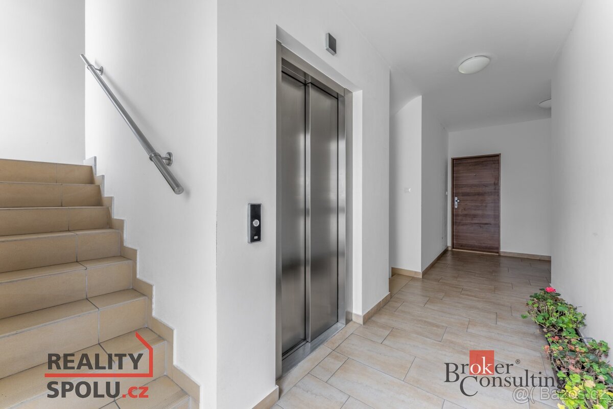 Pronájem, byty/2+kk, 47 m2, Nad Rokoskou 2415/2, 18200 Praha - 11