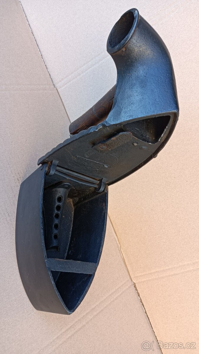 Stará orig. atypická žehlička s komínem. Krásná do sbírky - 11