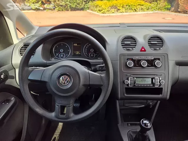 Caddy Maxi 1.6 TDI,7.míst,tažné,serviska,bez koroze,klima - 11