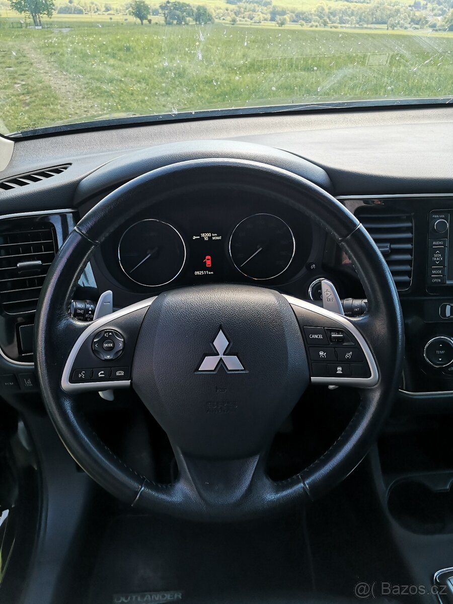 MITSUBISHI OUTLANDER PHEV HYBRID PLNÝ SERVIS - 11
