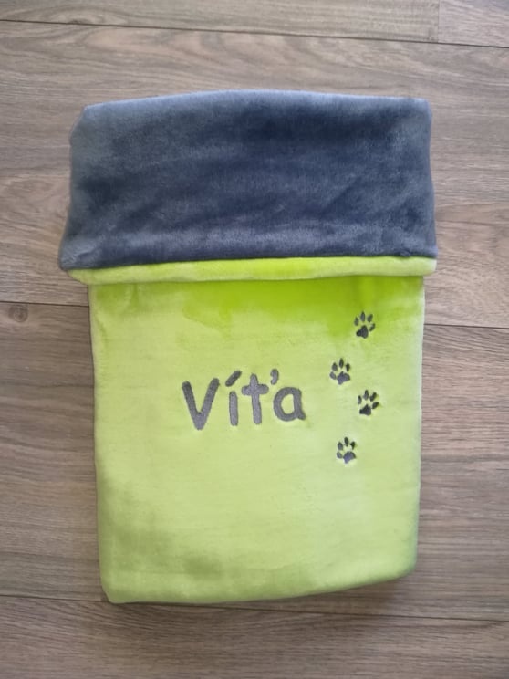 Deka s výšivkou jména a obrázků na přání více barev - 11