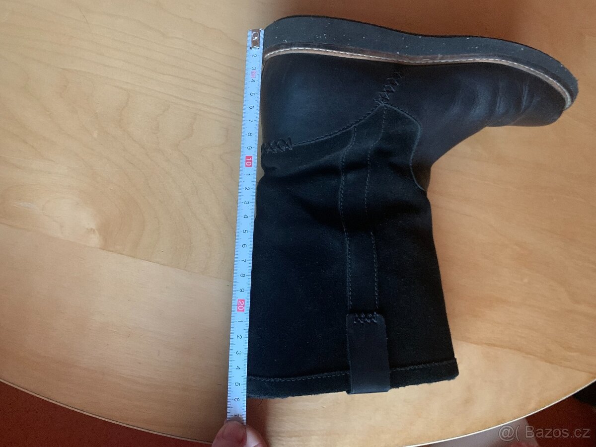 kotníkové kožešinové kozačky zn. Clarks - vel. 38 - 11