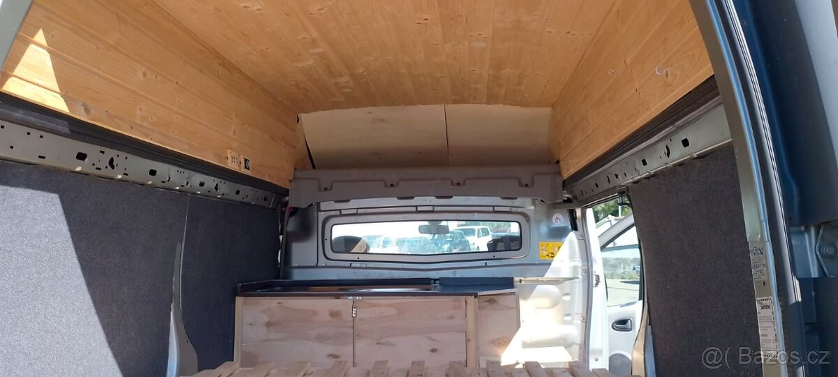 Renault Trafic 2,5DCI 107kw L2H2 postel kuchynka vestavba - 11