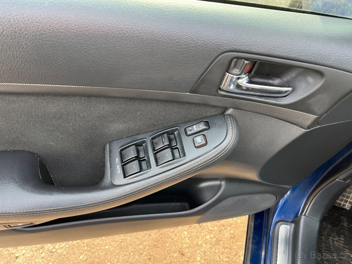 Toyota Avensis 1.8 VVTI - 11