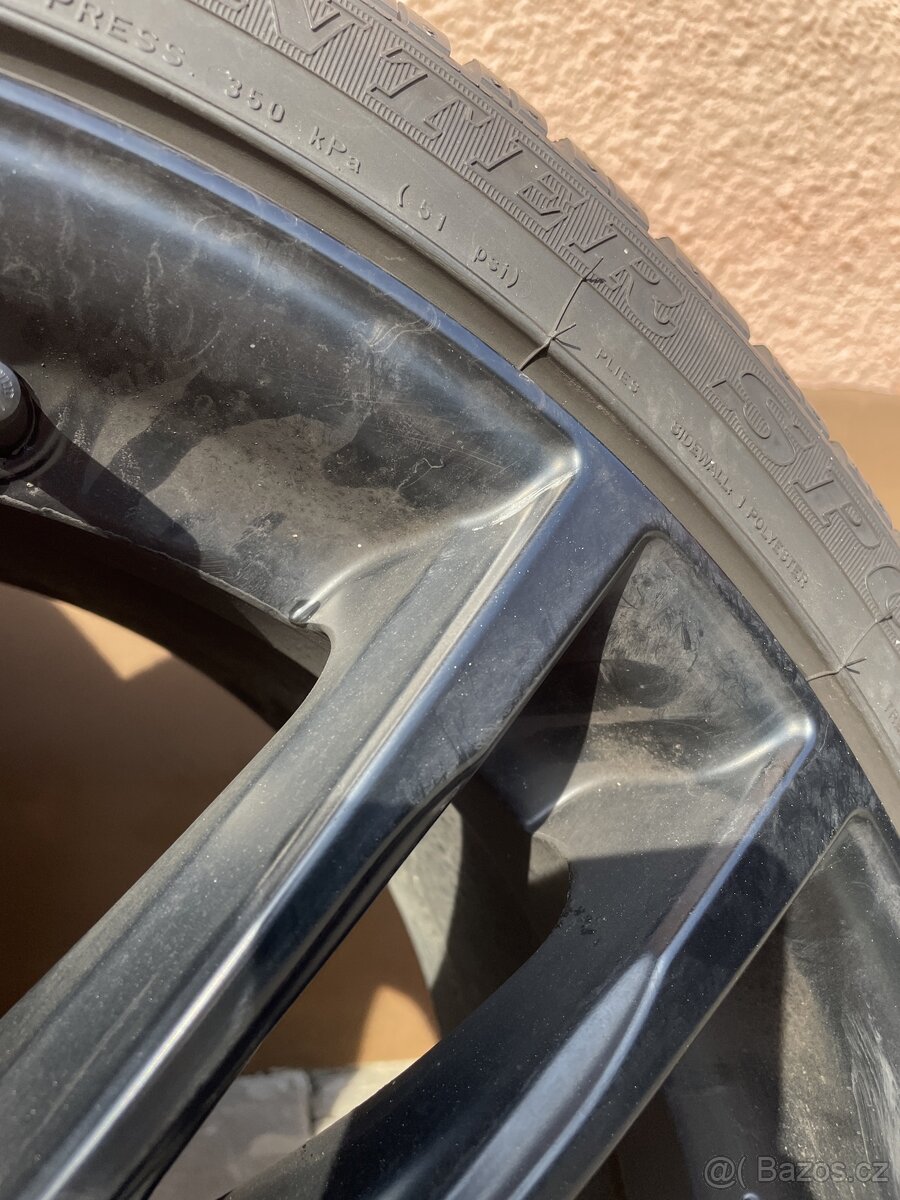 Celá BMW kola se zánovními zimáky - 11