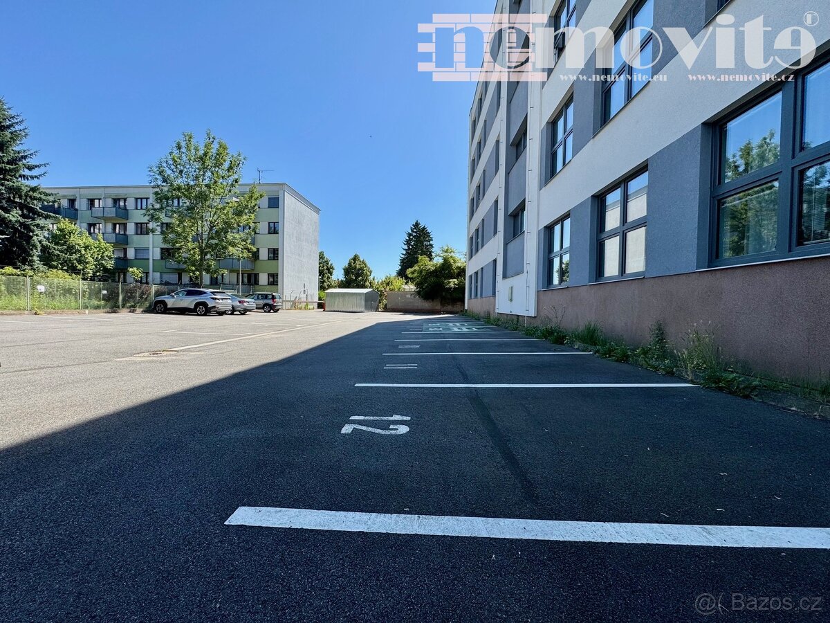 Pronájem kancelářských prostor v administrativní budově - H - 11