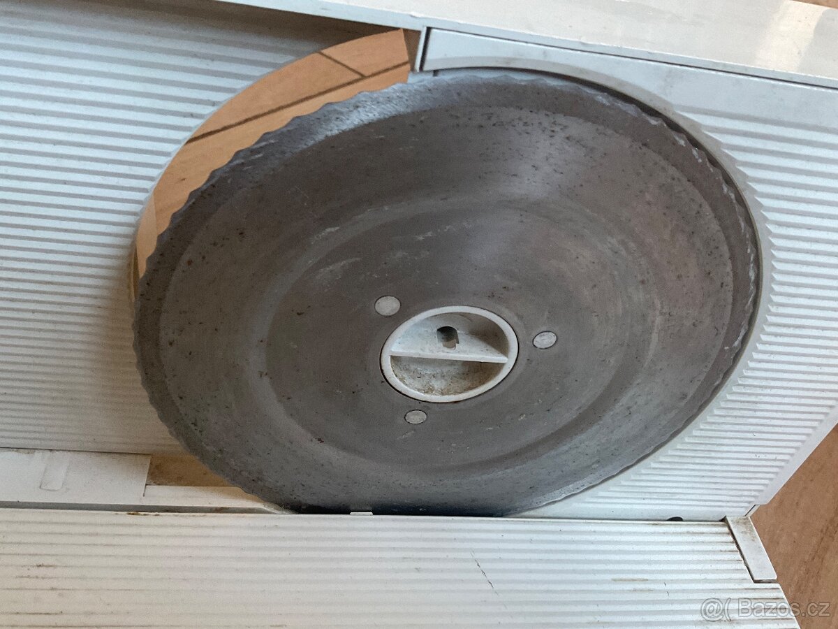 El.kráječ na chléb- Bosch - 11