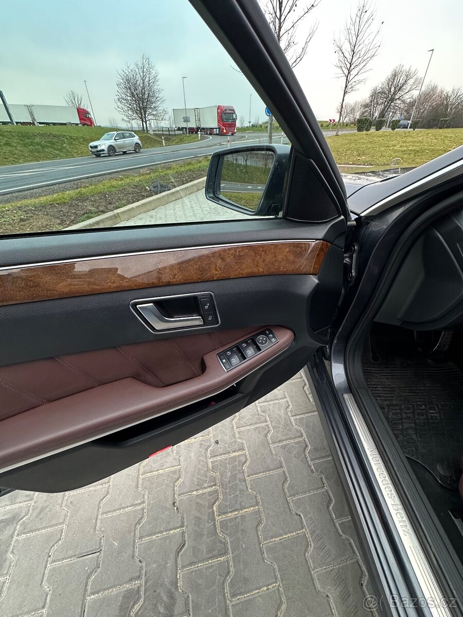 Mercedes-Benz E 350 BlueTEC Avantgarde, rok 2015 - 11