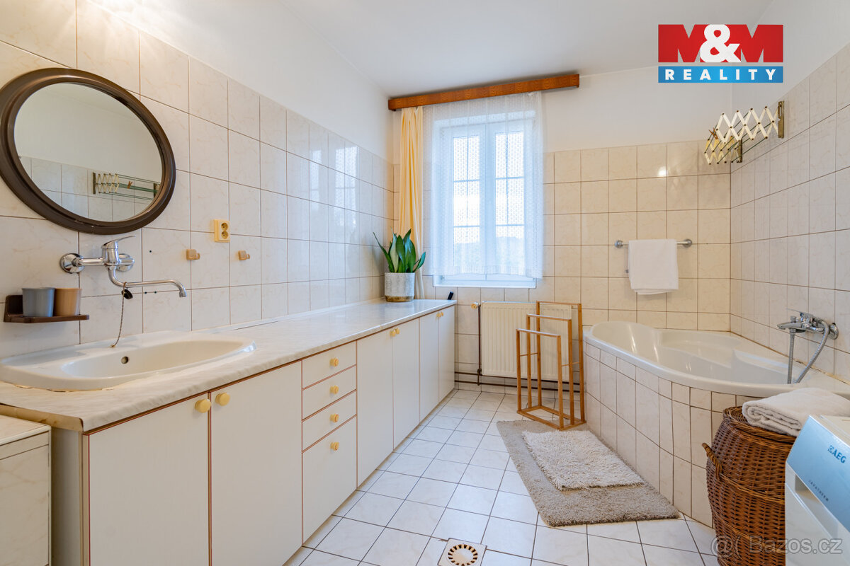 Prodej nájemního domu, 669 m², Český Krumlov, ul. Hřbitovní - 11