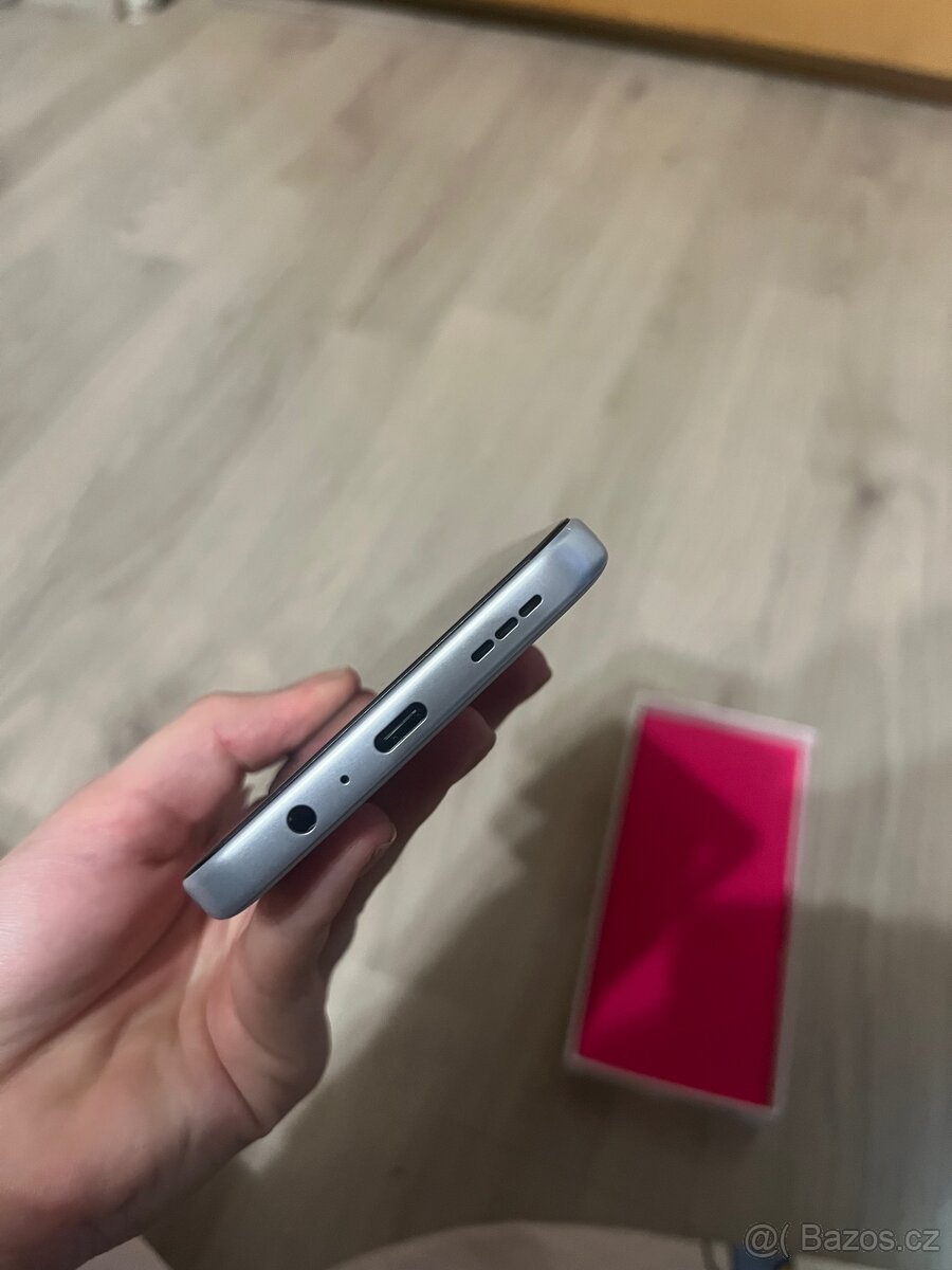 T Phone 3, Stříbrný - 11