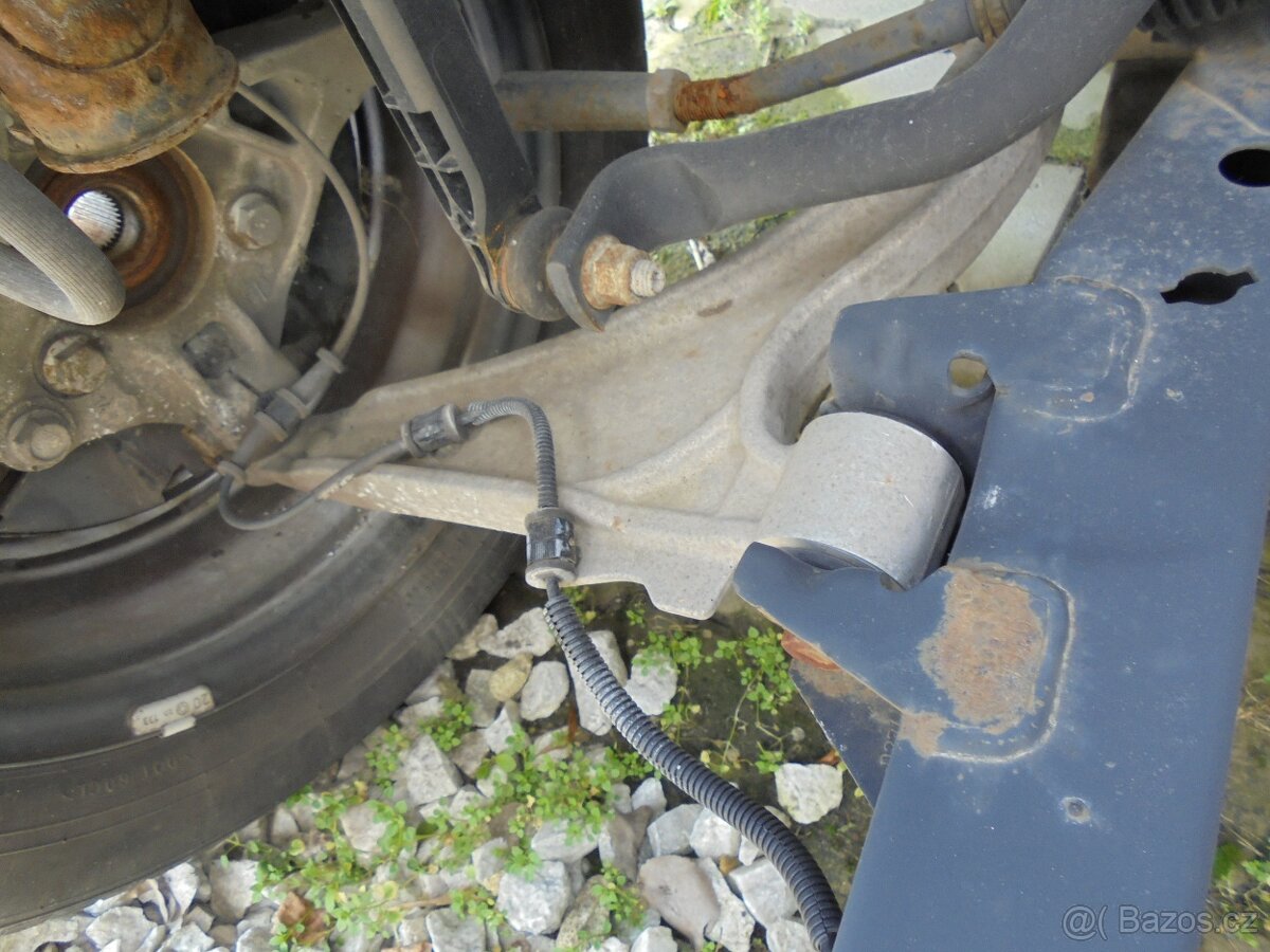 Opel astra J rok 2012 díly - 11