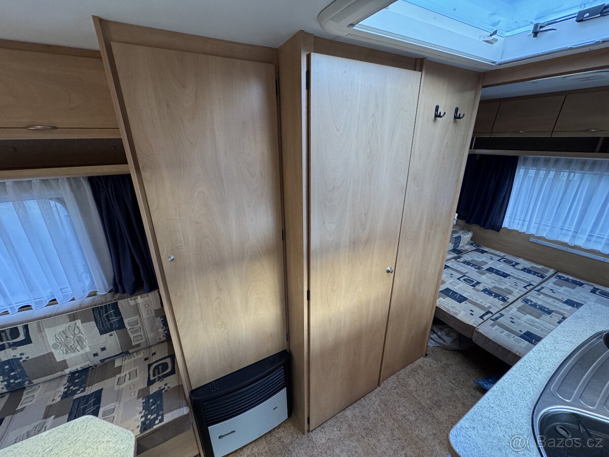 Bürstner FUN 435 TK ~ Pevná postel - 11