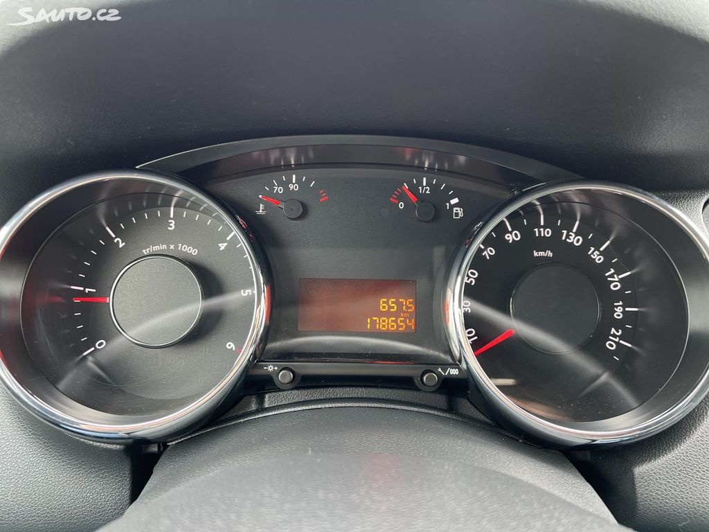 🚗 Peugeot 5008 2.0HDi NAVI KAMERA TAŽNÉ ALU - 11