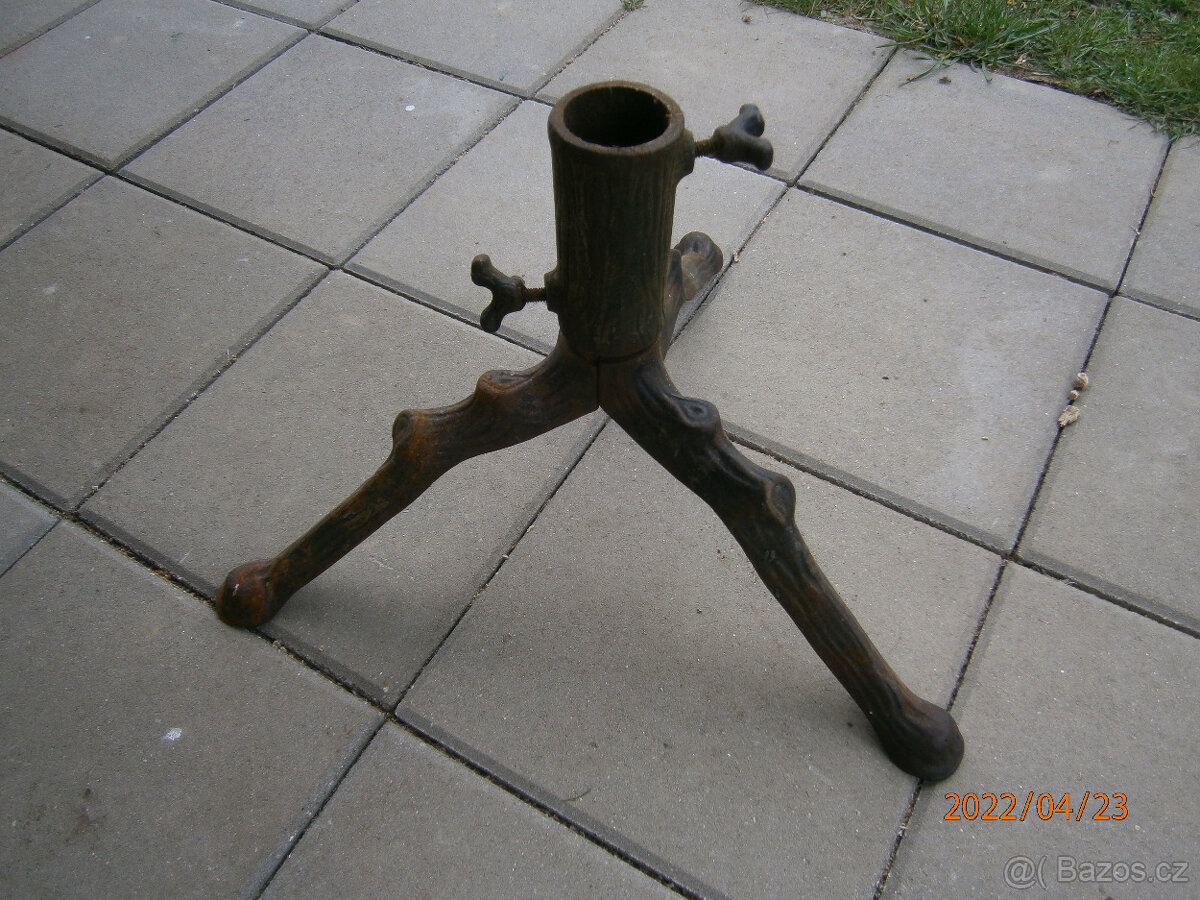 retro vánoční ozdoby,litinový stojan na stromek - 11