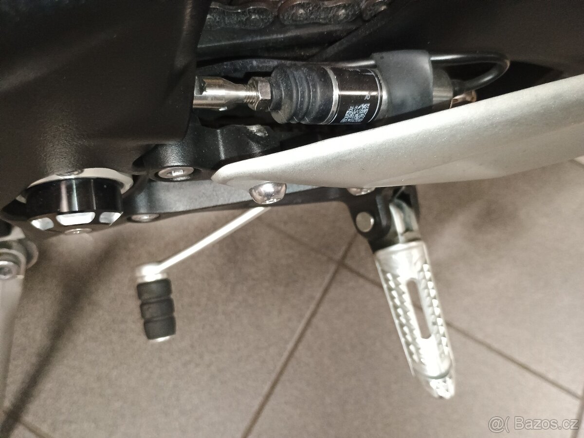 TRIUMPH STREET TRIPLE 765RS MY2024 - 11