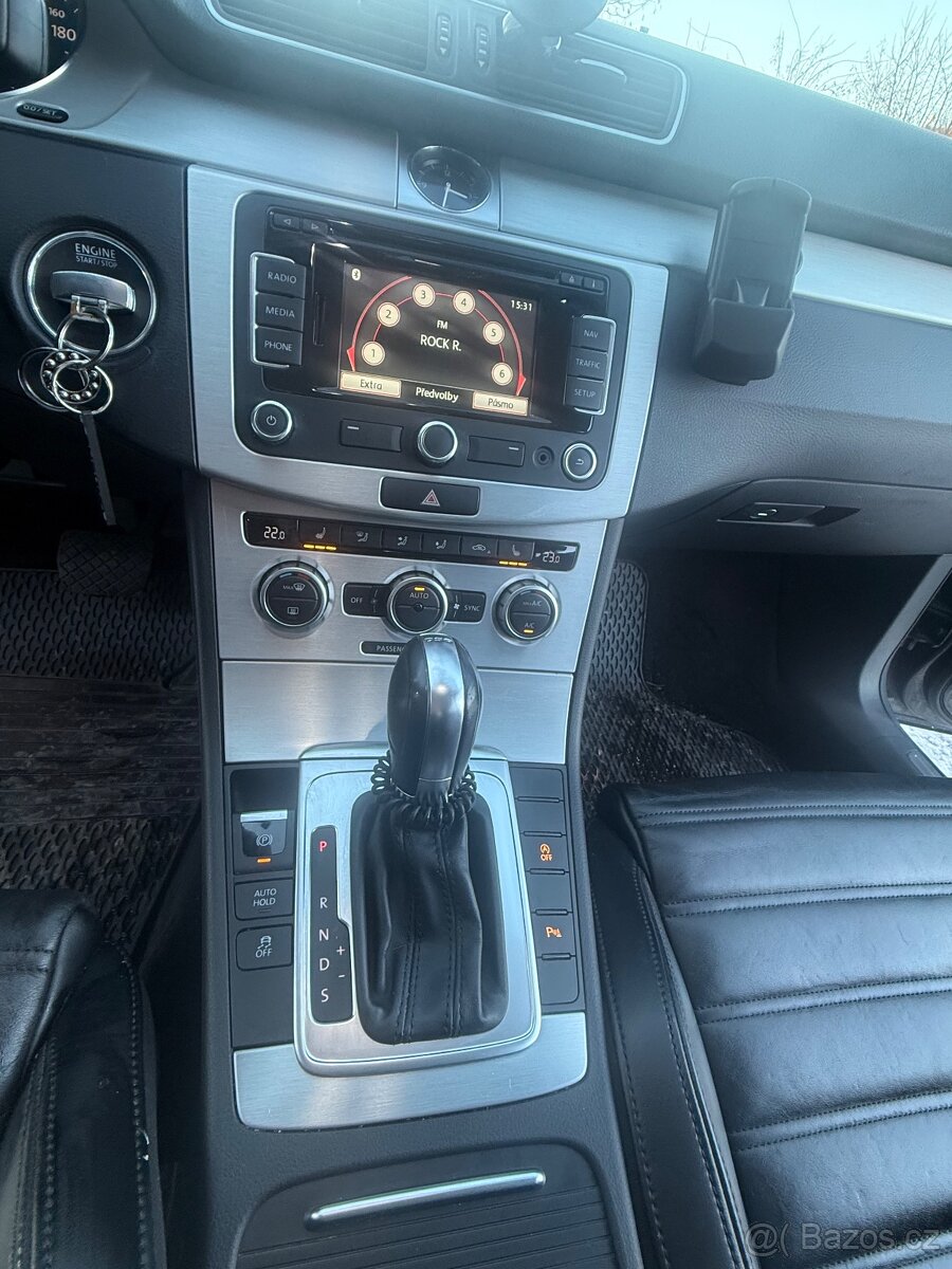 Volkswagen Passat B7 Highline DSG - 11