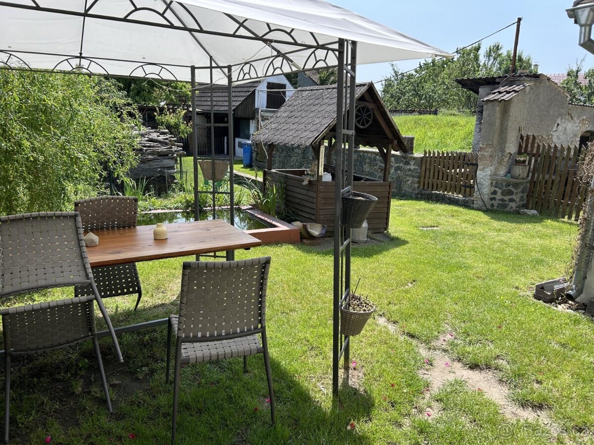 Nabízíme prodej rvícegeneračního domu v obci Jevišovka - 11