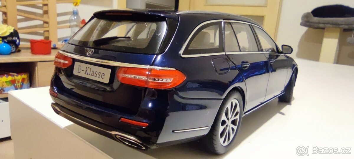 Mercedes-Benz E Klasse 1:18 - 11