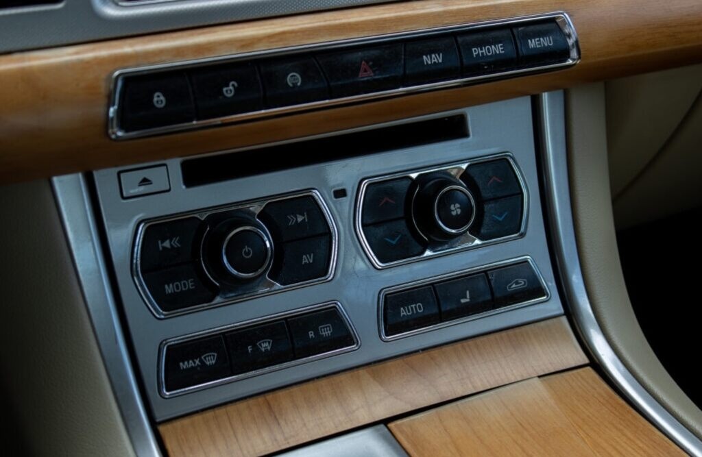 Jaguar XF 2.2D Premium Luxury - 11