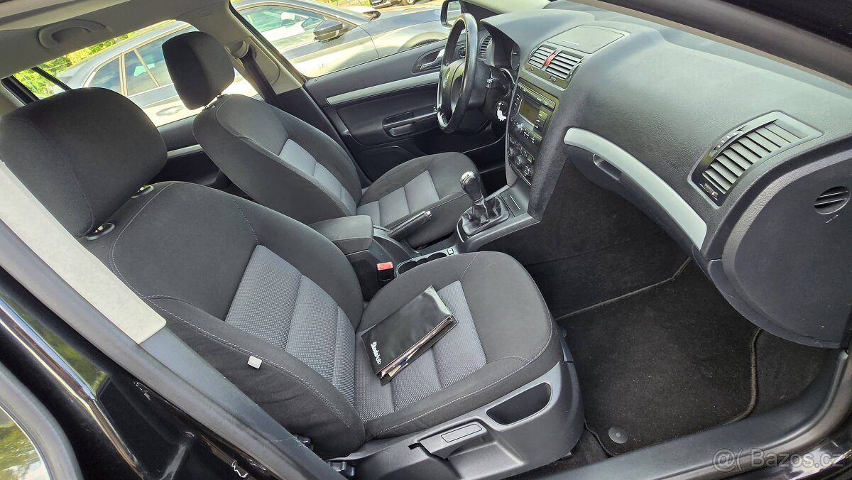 ŠKODA OCTAVIA 1.6i TEAM EDITION 1MAJITEL - 11