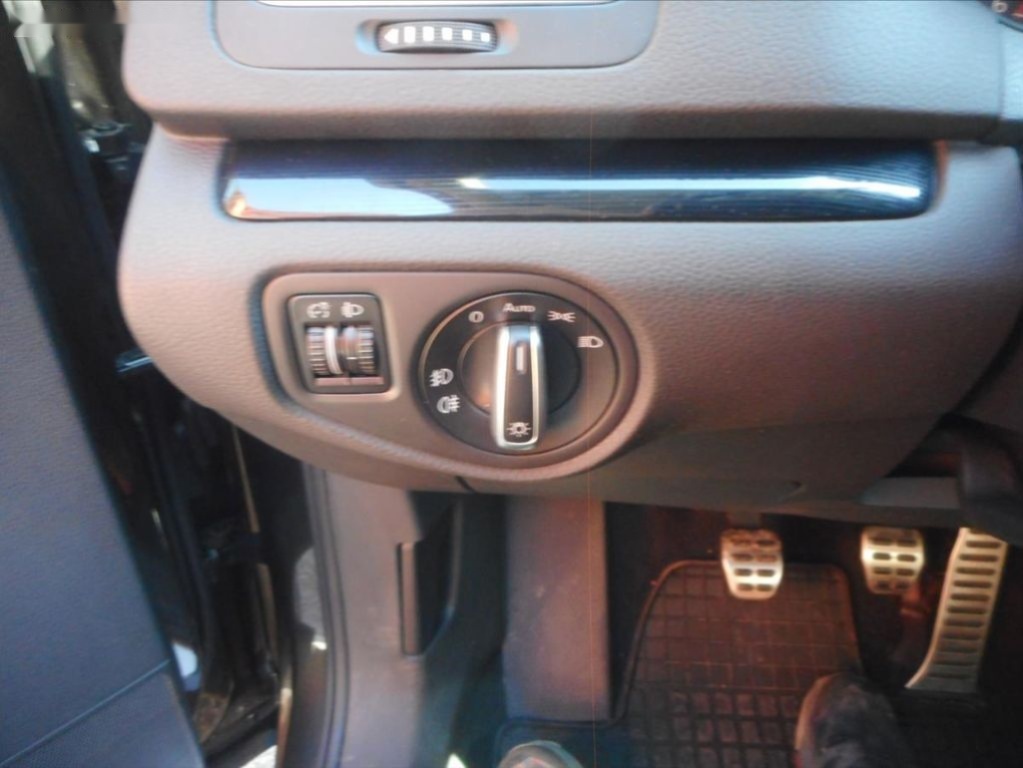 Volkswagen Sharan,2,0 TDi SOUND - 11