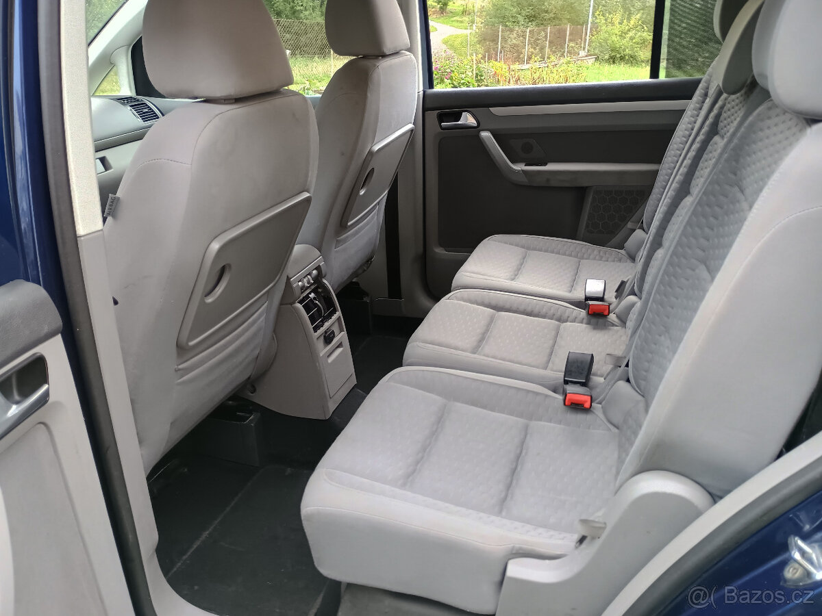 VW Touran 1,9TDI,77kw,r.2007,závěs - 11