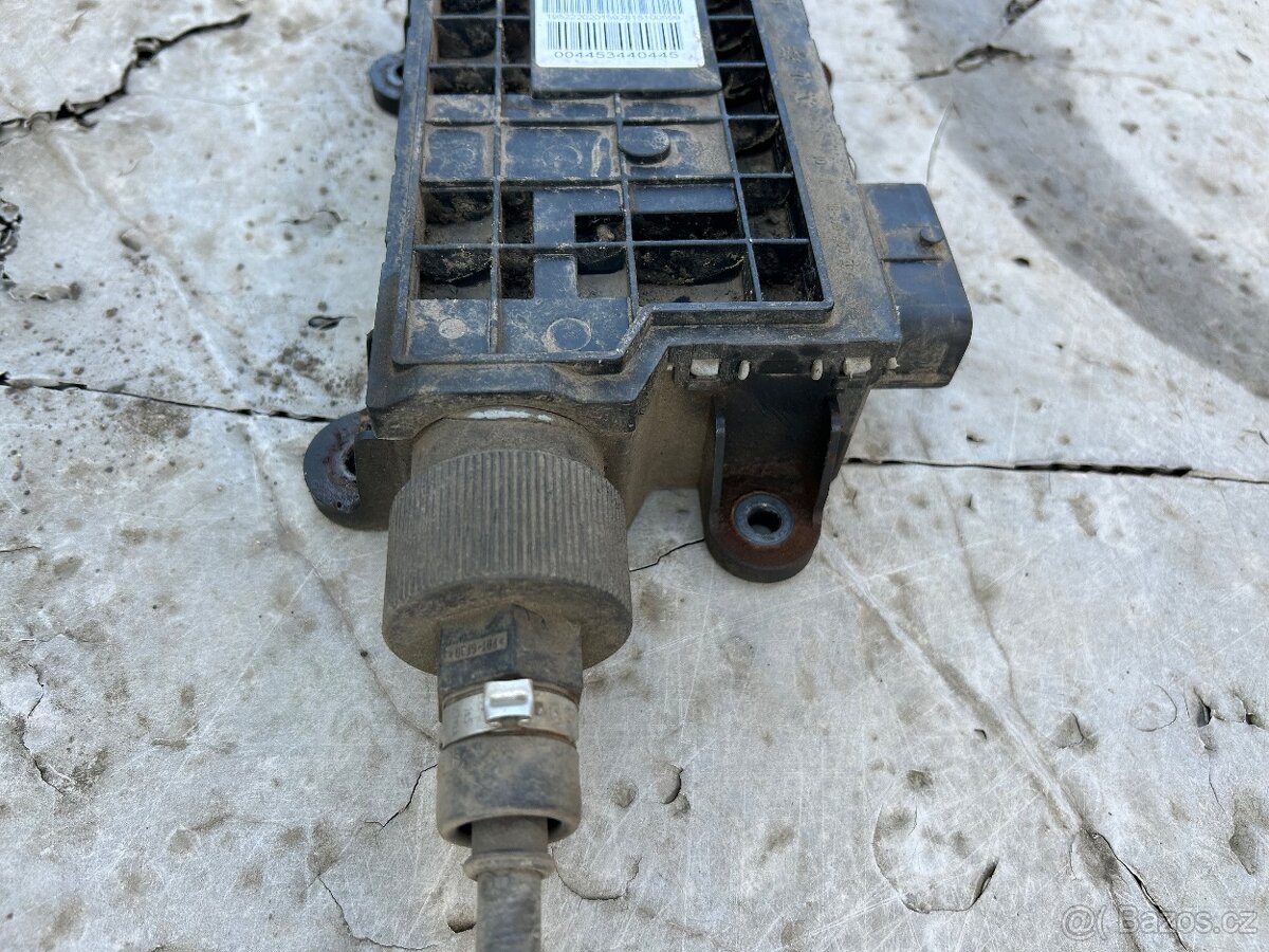 Toyota Avensis T29 elektrická ruční brzda - 11