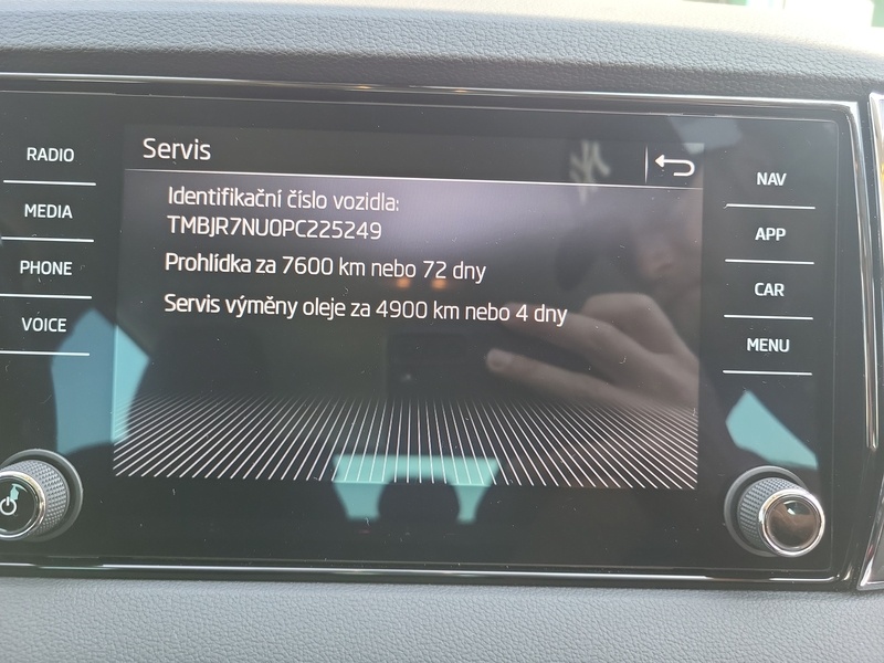 Škoda Karoq 1.5 TSI 110kW DSG 22tkm - záruka Autodraft - 11