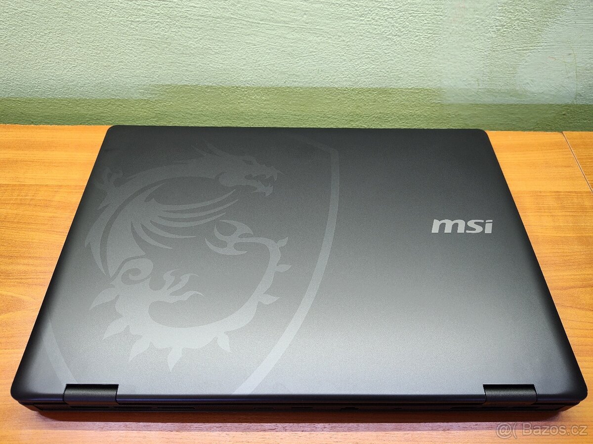 Obří 18" Msi,RTX-5070 Mux,R-9,QHD+,M.2 1TB - 11