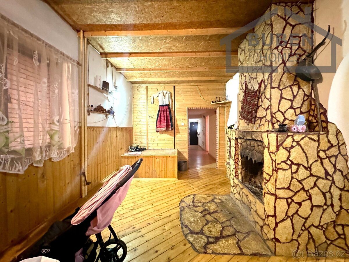 RD se čtyřmi bytovými jednotkami (užitná plocha 460 m²) - Dl - 11