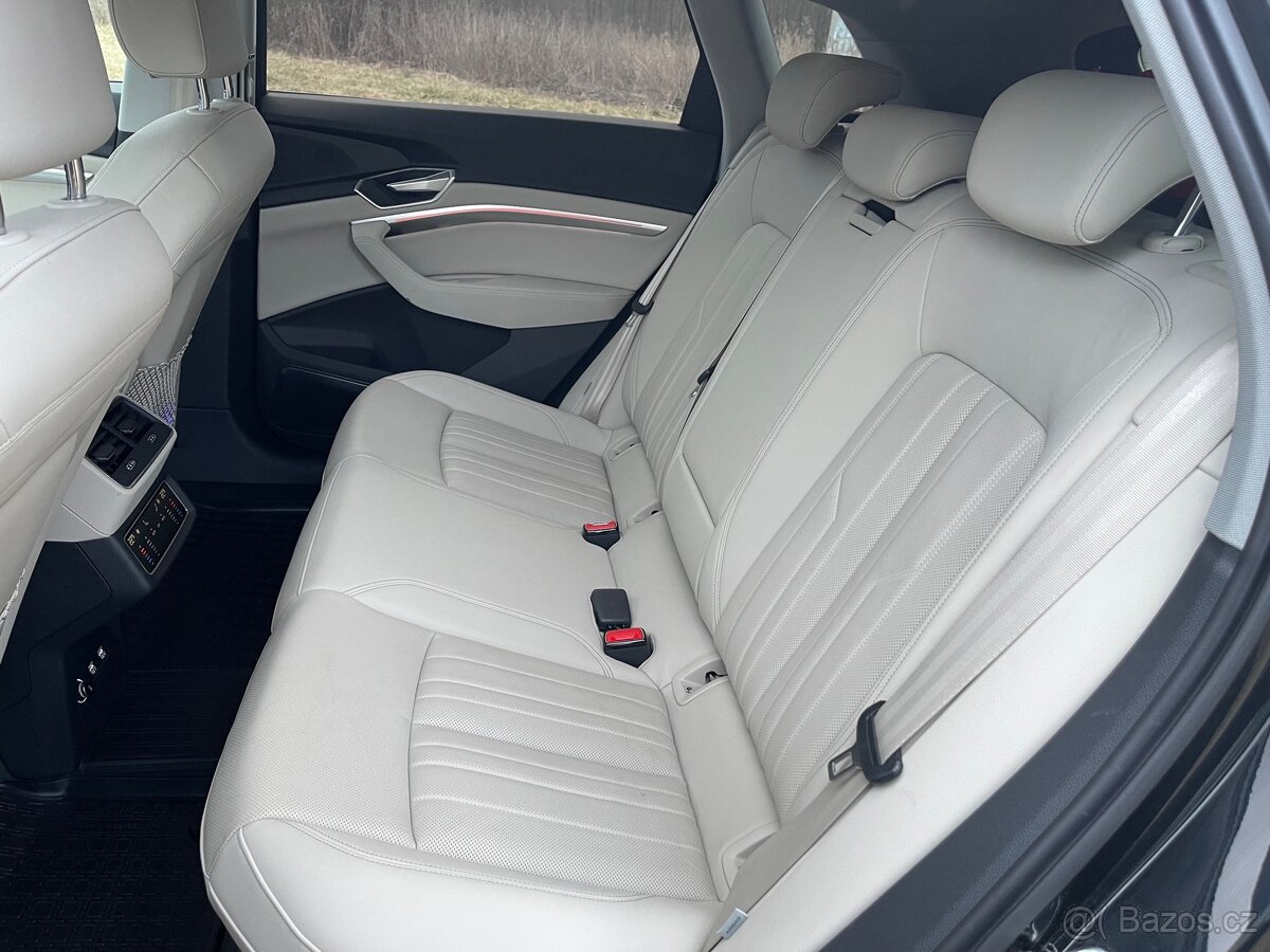 Audi e-tron 55 quattro, top výbava + DPH - 11