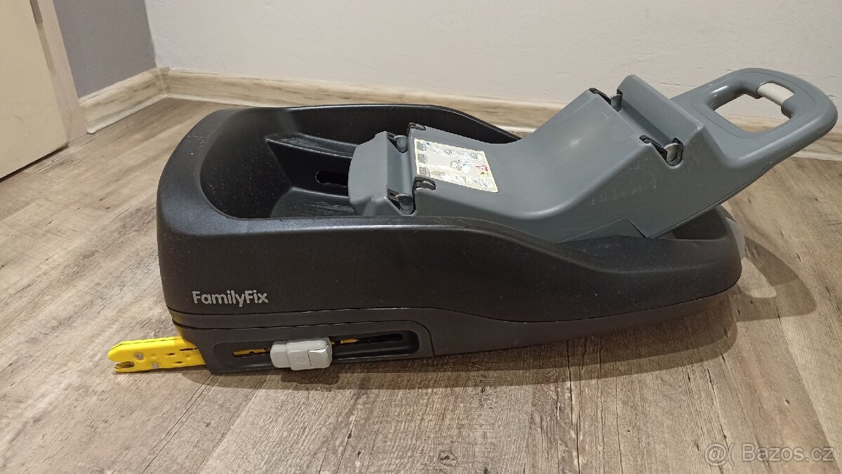 Maxi-Cosi CabrioFix a Pearl s isofix základnou Family Fix - 11