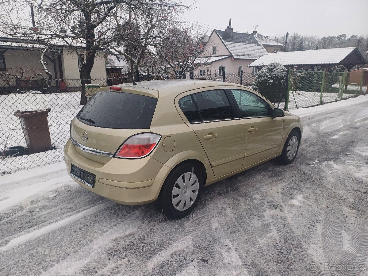 Benzínová Opel Astra 1.6 16V Twinport - 11