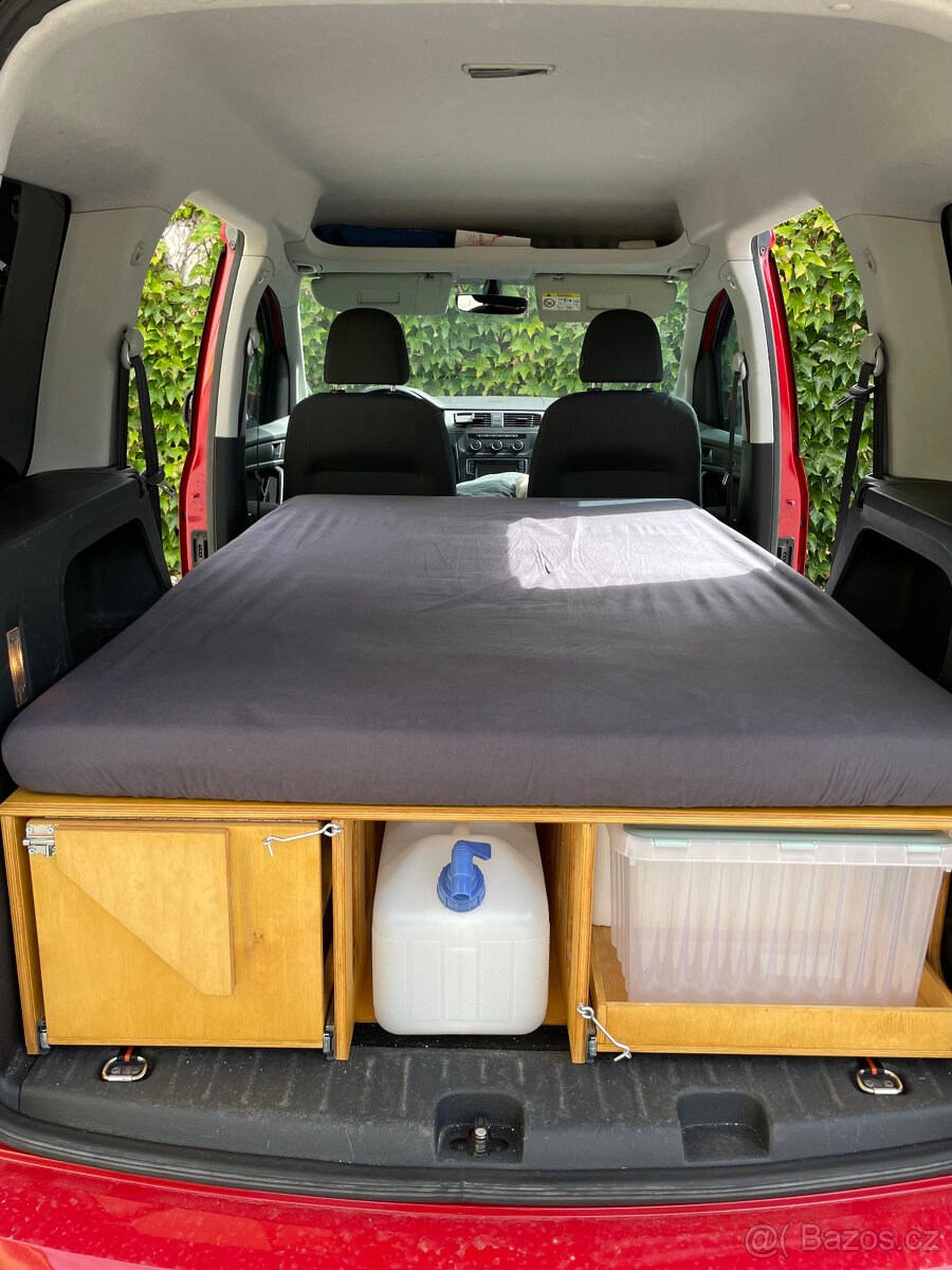 VW Caddy Life Tramper 2.0 TDI 75 KW-spací vestavba - 11