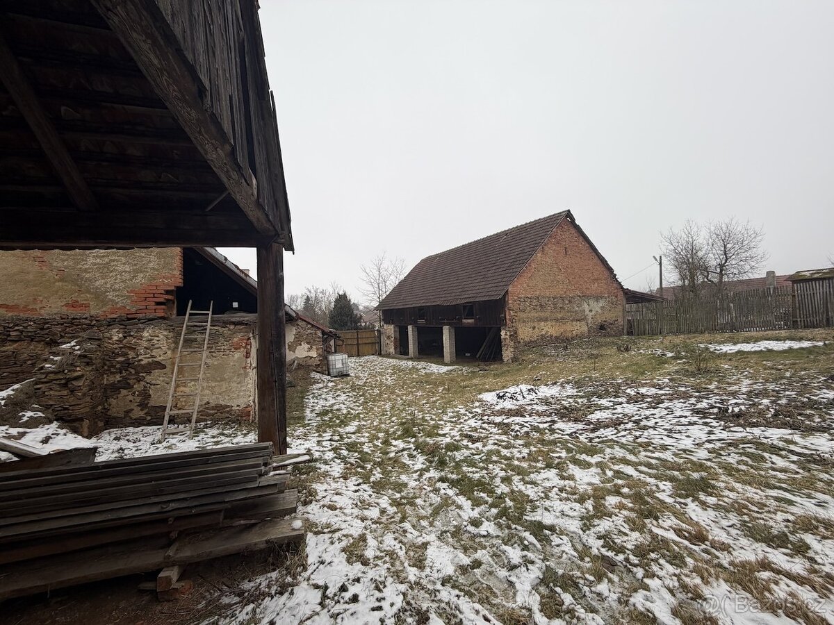 Dům s uzavřeným dvorem v Ůtěchovicích u Hořepníka - 11