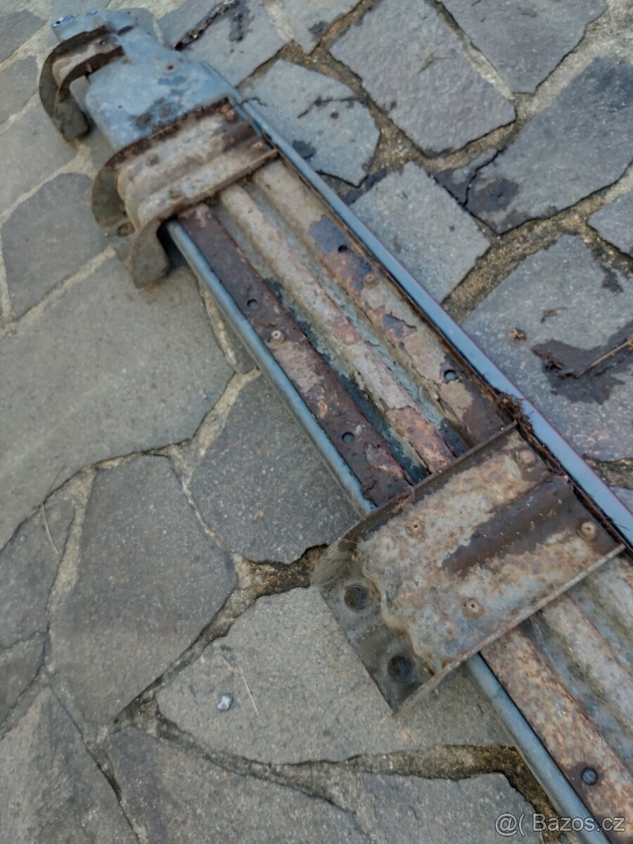 Nášlapy drobné poškození Ssangyong Rexton - 11