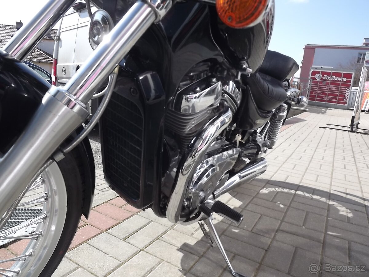 Suzuki VS 600 Intruder - 11