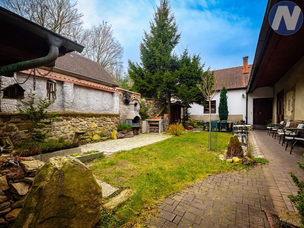 Prodej unikátního rodinného domu 388 m2, Pozemek 549 m2 - 11