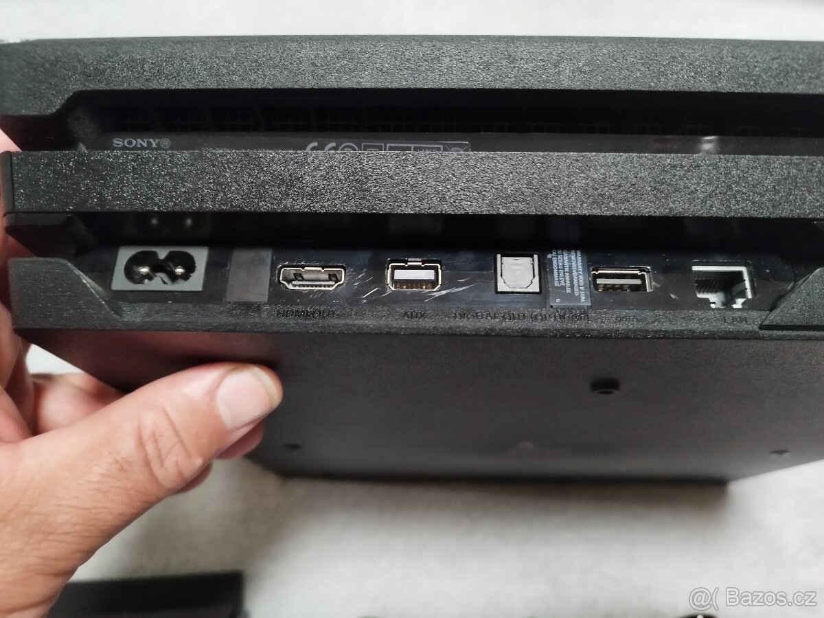 Playstation 4 Pro 1TB - 11
