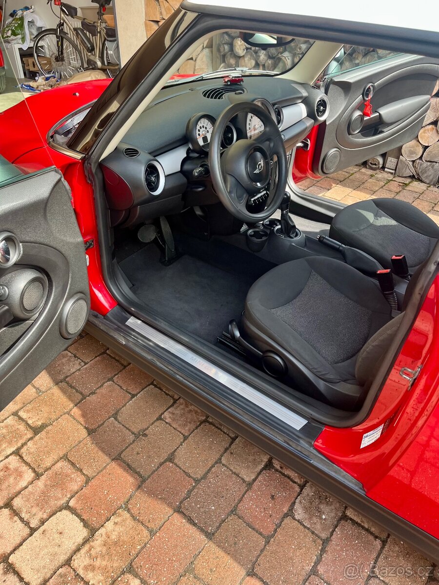 Prodám MINI cooper 2013 garážované, jeden majitel - 11