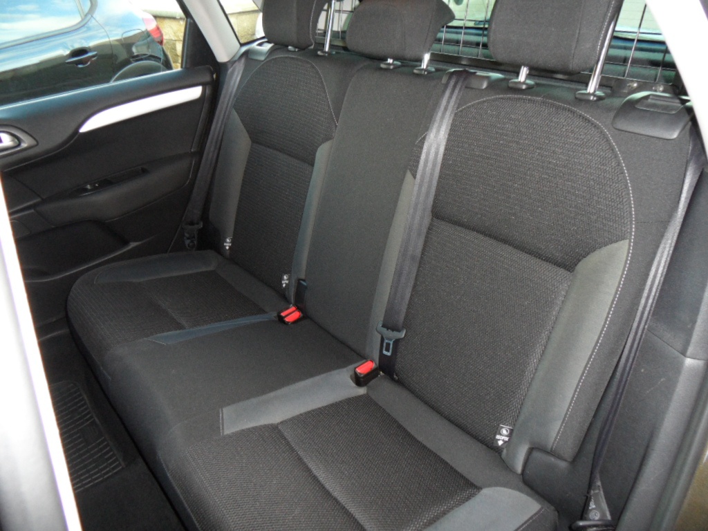 Citroen C4 1.6 HDi,66kw,1.maj.zak v ČR,naj.114000km - 11