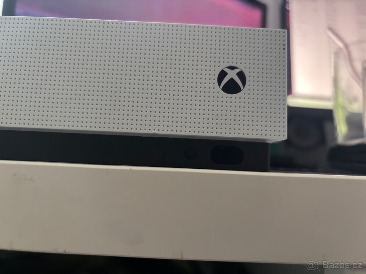 Xbox One S All Digital (bez mechaniky) - 11